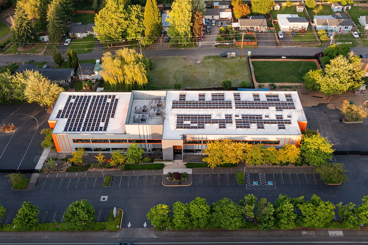 Panneaux photovoltaïques pour une collectivité : avantages et solutions